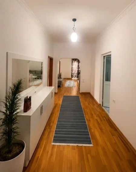 Tirane, jepet me qera apartament 2+1+Ballkon Kati 3, 86 m² 600 € (Don Bosko, prane Bujtina e Gjelit)