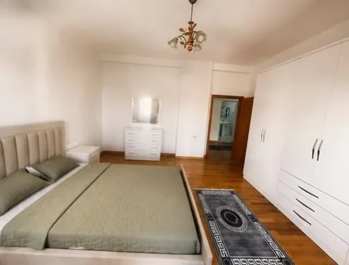 Tirane, jepet me qera apartament 2+1+Ballkon Kati 3, 86 m² 600 € (Don Bosko, prane Bujtina e Gjelit)