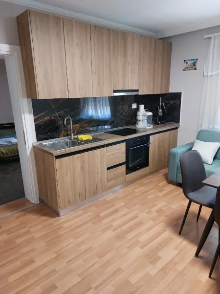Tirane, jepet me qera apartament 1+1+Ballkon Kati 4, 65 m² 500 € (Shkolla e Baletit)