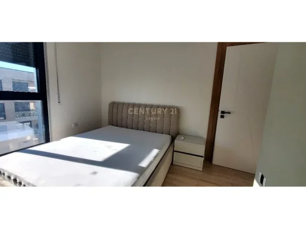 Tirane, jepet me qera apartament 2+1+Aneks+Ballkon Kati 8, 73 m² 650 € (xhamlliku , oxhaku)