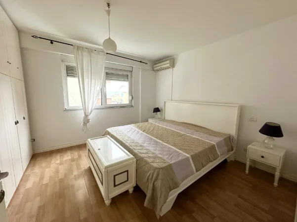Tirane, jepet me qera apartament 2+1 Kati 3, 110 m² 750 € (Ish Ekspozita)