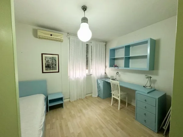 Tirane, jepet me qera apartament 2+1 Kati 3, 110 m² 750 € (Ish Ekspozita)