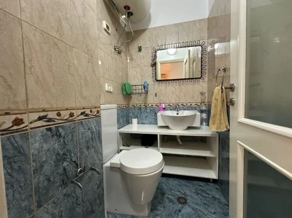 Tirane, jepet me qera apartament 2+1 Kati 3, 110 m² 750 € (Ish Ekspozita)