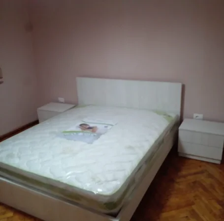 Tirane, jepet me qera apartament 1+1+Ballkon Kati 4, 60 m² 530 mije leke (MYSLYM SHYRI)