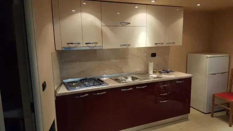 Tirane, jepet me qera ambjent biznesi Kati 1, 35 m² 400 € (Rruga Pjetër Budi)