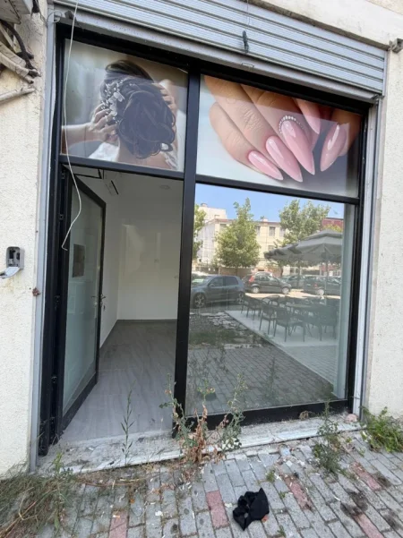 Tirane, jepet me qera ambjent biznesi Kati 0, 20 m² 300 € (Rruga Asllan Shahini)