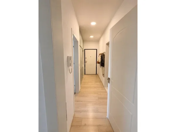 Tirane, jepet me qera apartament 1+1+Ballkon Kati 5, 75 m² 650 € (Lulishtja 1 Maji)