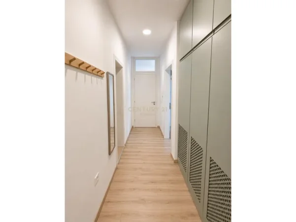 Tirane, jepet me qera apartament 1+1+Ballkon Kati 5, 75 m² 650 € (Lulishtja 1 Maji)