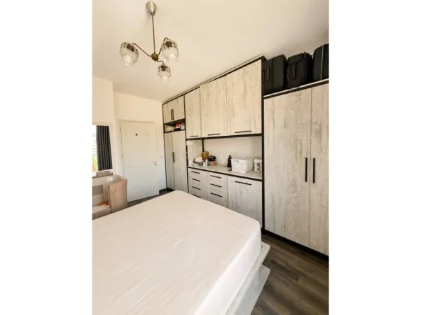 Tirane, jepet me qera apartament 1+1+Ballkon Kati 5, 75 m² 650 € (Lulishtja 1 Maji)
