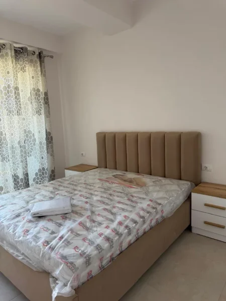 Tirane, jepet me qera apartament 1+1+Ballkon Kati 9, 65 m² 500 € (Golden Park, perballe Spitalit Amerikan 3)