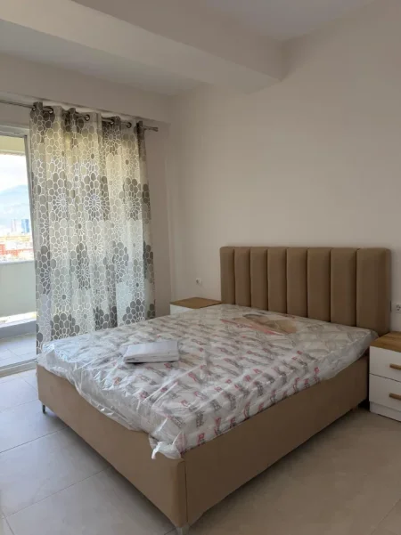 Tirane, jepet me qera apartament 1+1+Ballkon Kati 9, 65 m² 500 € (Golden Park, perballe Spitalit Amerikan 3)