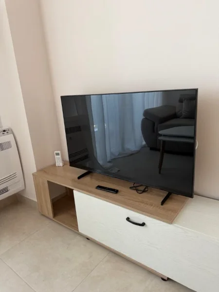 Tirane, jepet me qera apartament 1+1+Ballkon Kati 9, 65 m² 500 € (Golden Park, perballe Spitalit Amerikan 3)