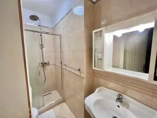 Tirane, jepet me qera apartament 2+1+Ballkon Kati 11, 118 m² 1.000 € (Stadiumi Air Albania)
