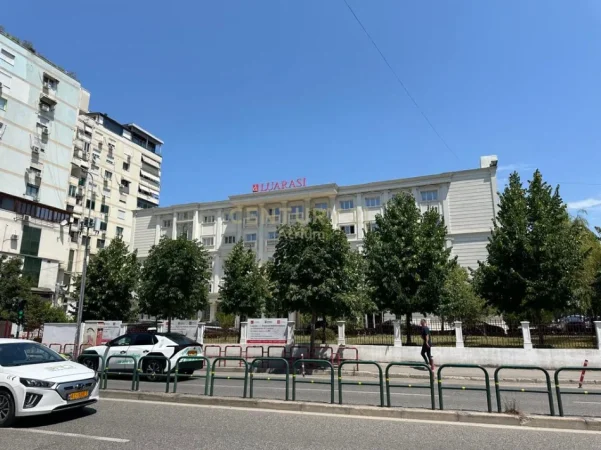 Tirane, shitet ambjent biznesi , 61 m² 420.000 € (Rruga e Elbasanit)