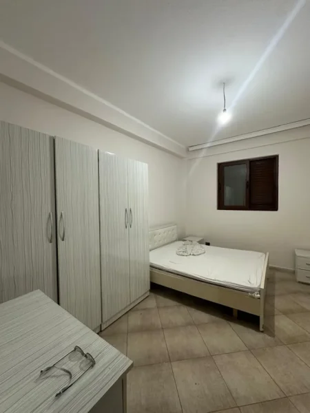 Tirane, jepet me qera apartament 1+1 Kati 1, 80 m² 250 € (Shkozë)