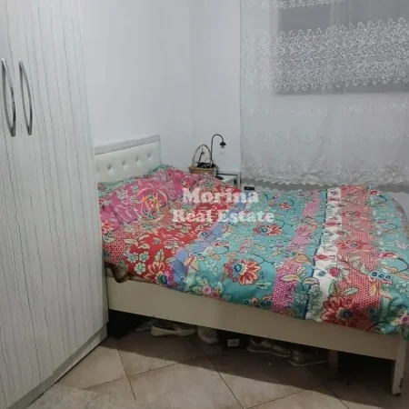 Tirane, jepet me qera apartament 1+1 Kati 1, 80 m² 250 € (Shkozë)