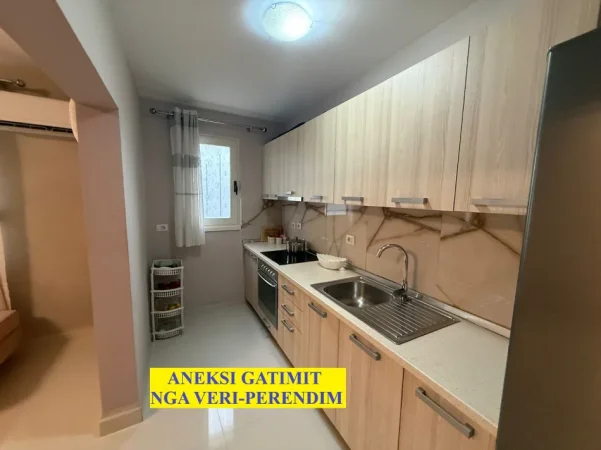 Tirane,Me Qera Apart,cilësor,rinovuar mobilje & paisje reja,tip 1+1,sip.57m²,qera 45'000Lek/muaj, prane ish-markat A.Demi,tek tv.Faxnews K.Cipo.Tirane