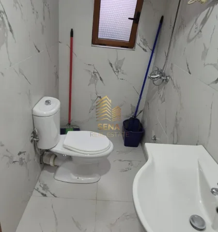 Tirane, jepet me qera apartament 1+1 Kati 1, 55 m² 401 € (5 Maji)