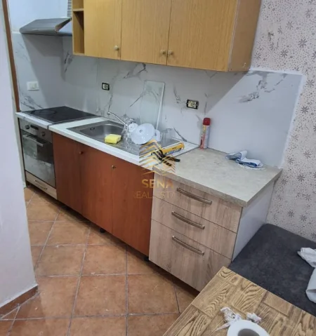 Tirane, jepet me qera apartament 1+1 Kati 1, 55 m² 401 € (5 Maji)