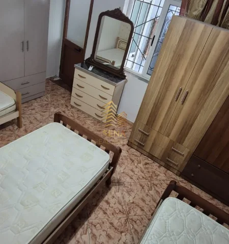 Tirane, jepet me qera apartament 1+1 Kati 1, 55 m² 401 € (5 Maji)