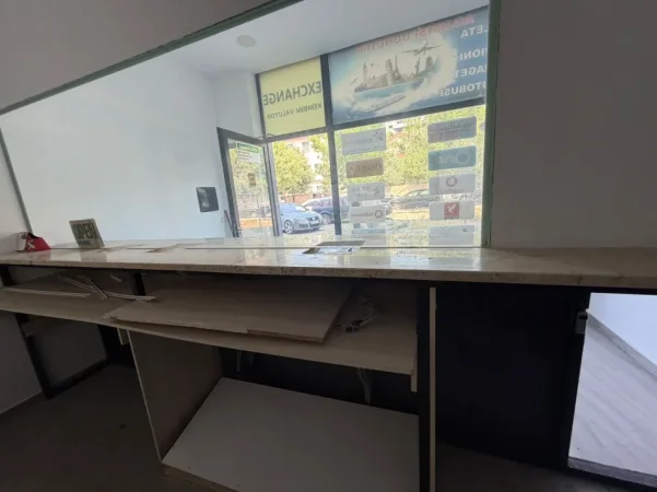 Tirane, jepet me qera ambjent biznesi Kati 0, 25 m² 300 € (Rruga Asllan Shahini)