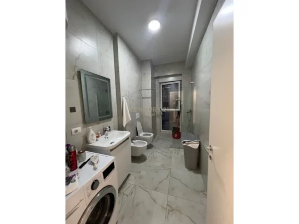 Tirane, jepet me qera apartament 2+1 Kati 5, 108 m² 600 € (jordan misja)