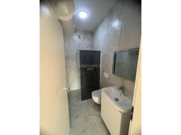 Tirane, jepet me qera apartament 2+1 Kati 5, 108 m² 600 € (jordan misja)
