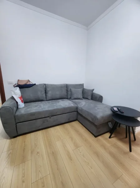 Tirane, jepet me qera Apartament 1+1, Mobiluar,Kati 3,Çmimi 40.000 Lekë të Reja,në FRESK,Tiranë.