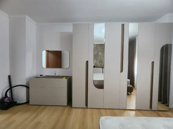Tirane, jepet me qera Apartament 1+1, Mobiluar,Kati 3,Çmimi 40.000 Lekë të Reja,në FRESK,Tiranë.
