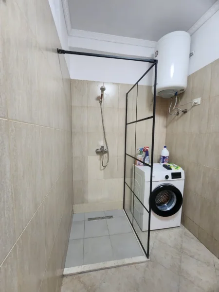 Tirane, jepet me qera Apartament 1+1, Mobiluar,Kati 3,Çmimi 40.000 Lekë të Reja,në FRESK,Tiranë.