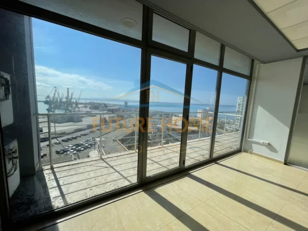 Durres, jepet me qera ambjent biznesi Kati 9, 207 m² 2.000 € (Vollga, Durres)