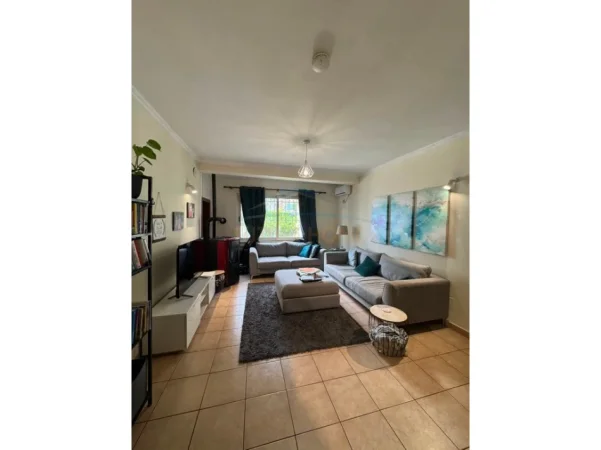 Tirane, jepet me qera apartament Vile 2 Katshe Kati 0, 406 m² 2.000 € (Kodra e priftit)