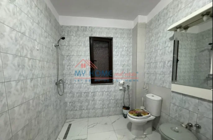 Tirane, jepet me qera apartament 2+1+Ballkon Kati 4, 80 m² 520 € (Rruga Pandi Dardha)