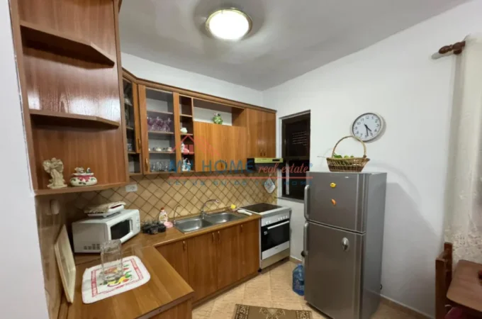 Tirane, jepet me qera apartament 2+1+Ballkon Kati 4, 80 m² 520 € (Rruga Pandi Dardha)