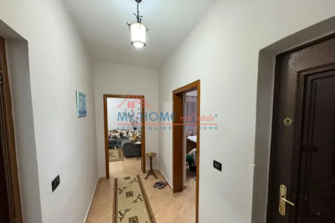 Tirane, jepet me qera apartament 2+1+Ballkon Kati 4, 80 m² 520 € (Rruga Pandi Dardha)
