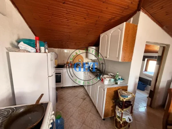 Durres, jepet me qera apartament 2+1 Kati 3, 85 m² 300 € (Këneta)