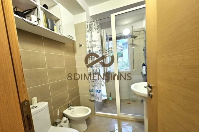Jepet me qera Apartament 2+1 pranë Kopshtit Botanik (D8242A-185)