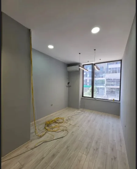 Tirane, jepet me qera zyre Kati 2, 35 m² 600 € (ZOGU I ZI)