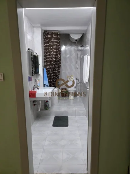 Jepet me qera Apartament 2+1+2 ne Ali Dem, tek Rruga Petro Nini Luarasi D8242Z-23