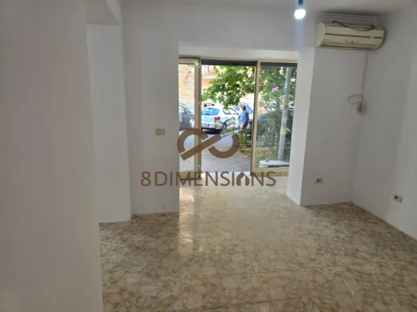 Shiten 2 ambiente te ndara te rruga e Kavajes (D815A-38)