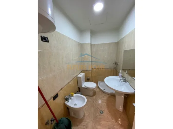 Tirane, jepet me qera zyre Kati 4, 70 m² 800 € (RRUGA SAMI FRASHERI)