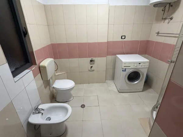 Tirane, jepet me qera apartament 1+1 Kati 3, 60 m² 450 € (TREGU ELEKTRIK)