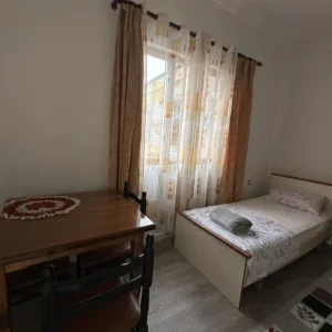 Tirane, jepet me qera Vile 1+1 Kati 2, 40 m² 450 € (rruga at zef pellumbi)