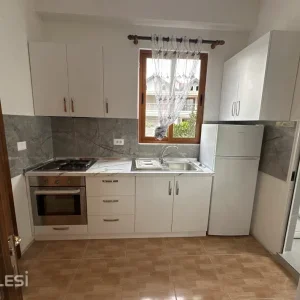 Tirane, jepet me qera Vile 1+1 Kati 2, 40 m² 450 € (rruga at zef pellumbi)
