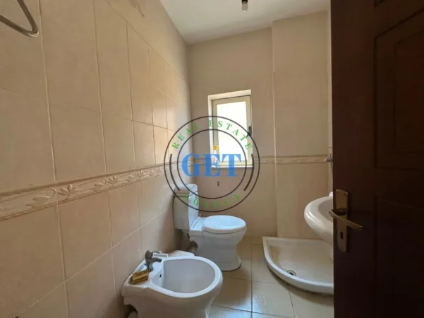 Durres, jepet me qera apartament , 200 € (Shkëmbi i Kavajës)