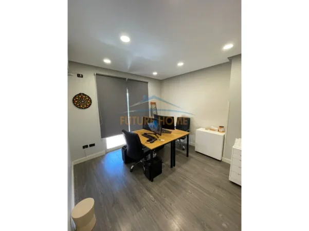 Tirane, jepet me qera ambjent biznesi Kati 4, 70 m² 800 € (Rruga Sami Frasheri)