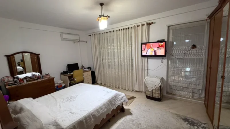 Tirane, shitet apartament 1+1 Kati 3, 89 m² (Kompleksi Gener 2, Rruga Jordan Misja)