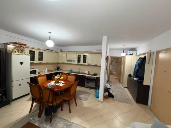 Tirane, shitet apartament 1+1 Kati 3, 89 m² (Kompleksi Gener 2, Rruga Jordan Misja)