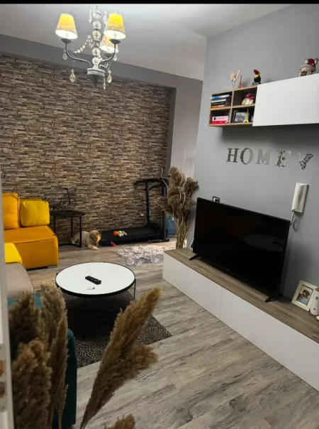 Tirane, jepet me qera apartament 1+1 Kati 4, 430 € (Misto Mame)
