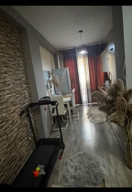 Tirane, jepet me qera apartament 1+1 Kati 4, 430 € (Misto Mame)